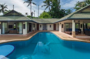 4 Bedroom Villa Mangrove 20 seconds walk to beach